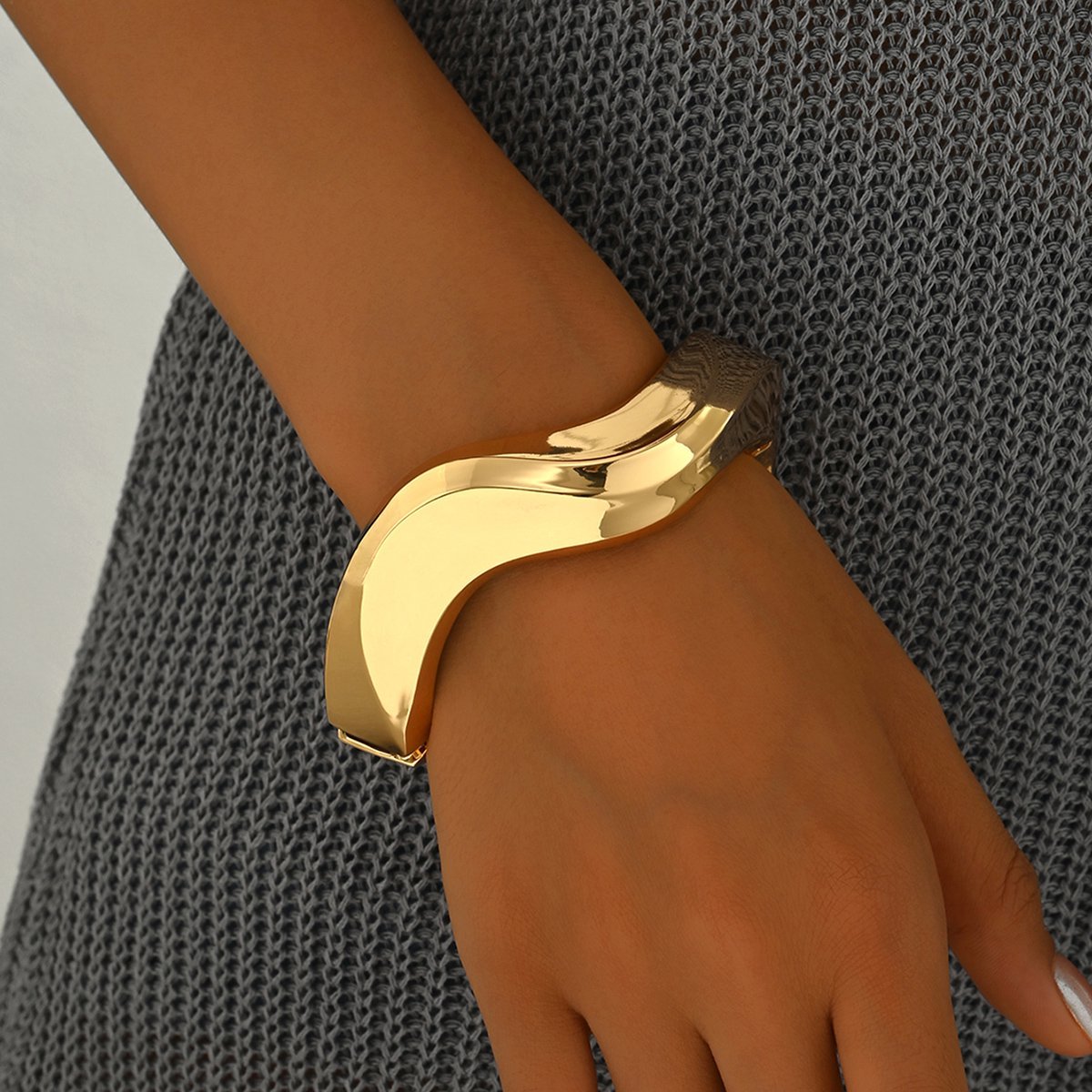 Elegant Sculpted Gold Bracelet Modern Statement Jewelry For Every Occasion